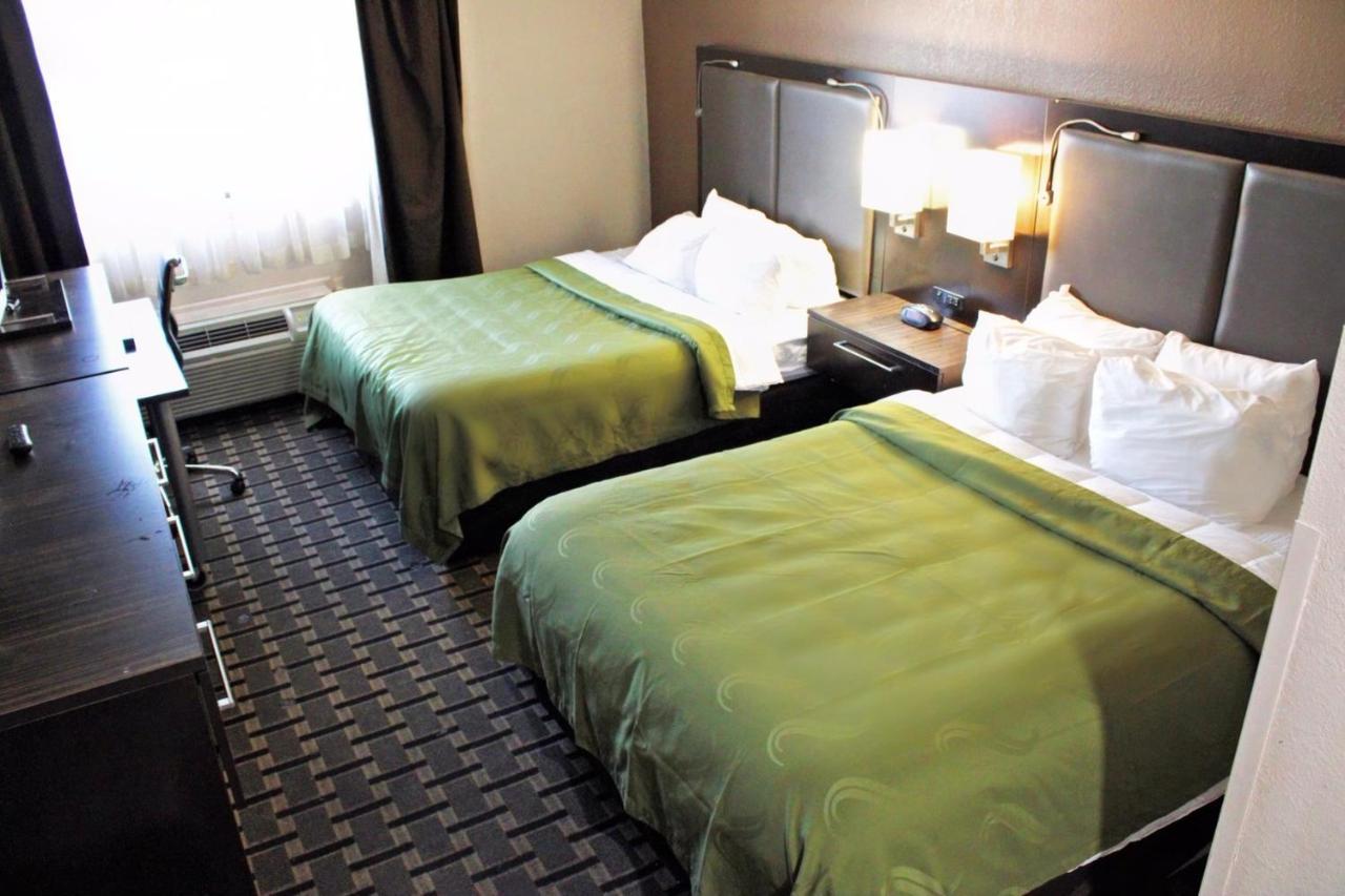 Quality Inn & Suites Detroit Metro Airport Romulus Exterior foto